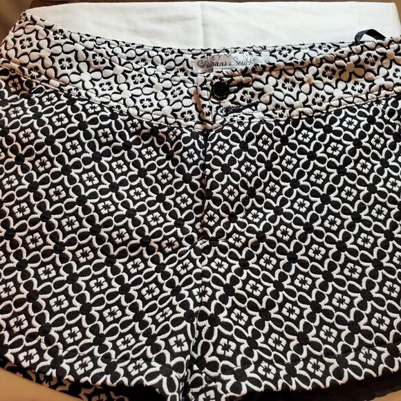 BRAND NEW SANS SOUCI FLORAL PATTERN DESIGN PRINT WOMEN"S SHORTS - Picture 4 of 10